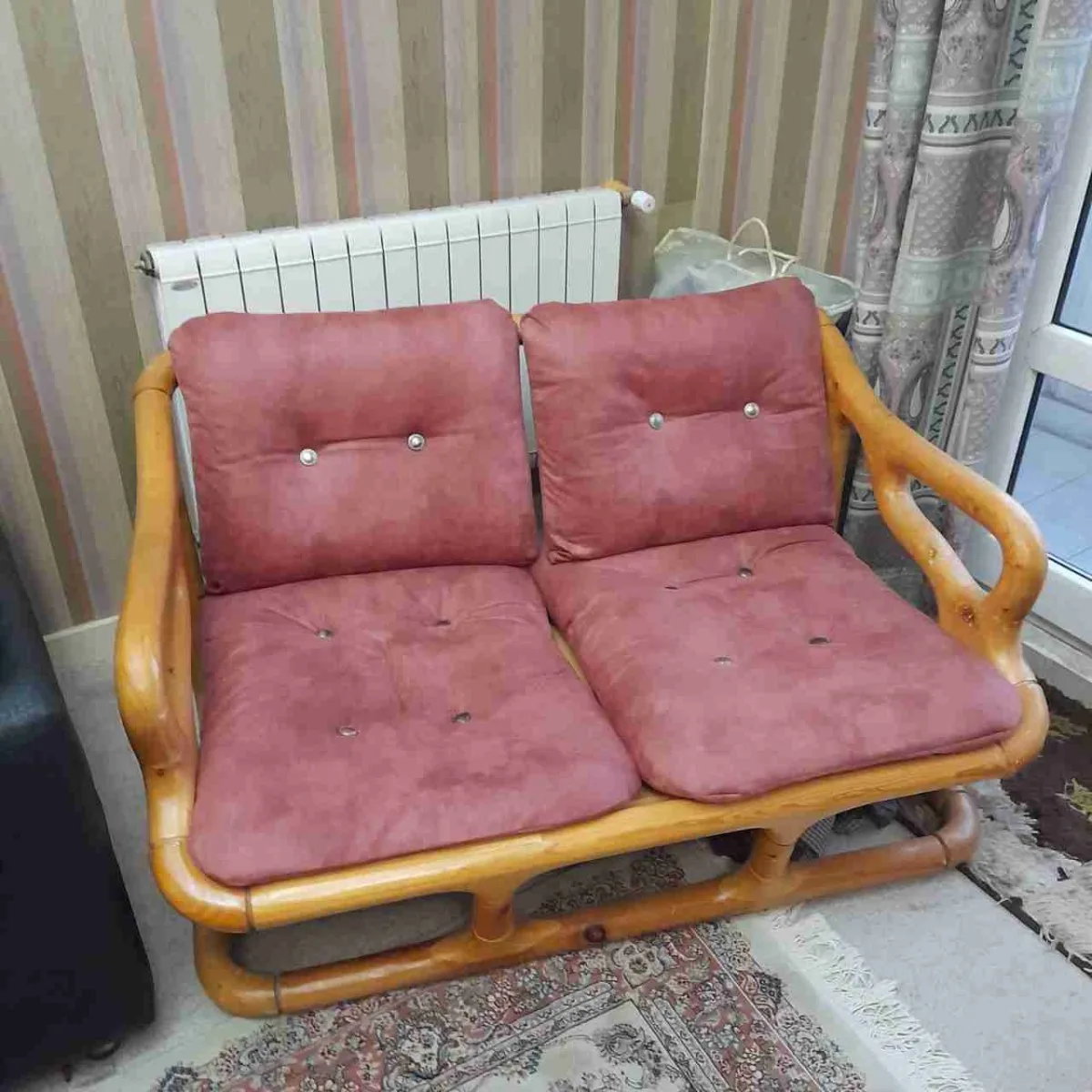 مبل ۳ نفره چوبی با روکش پارچه